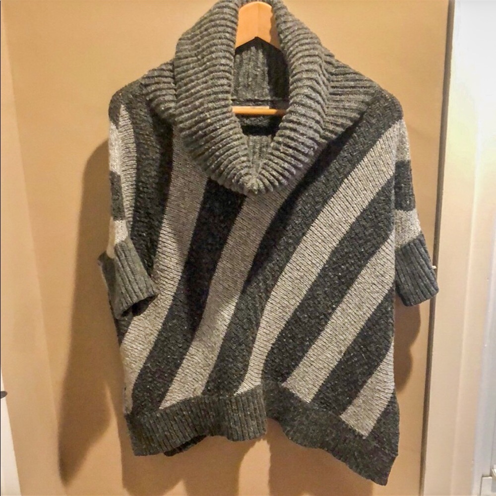 Old Navy gray striped poncho size medium/large good used condition